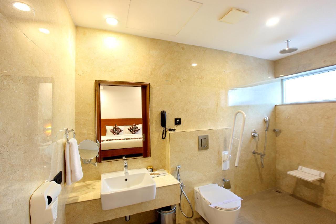 Hotel Amala Pathanamthitta Exterior photo