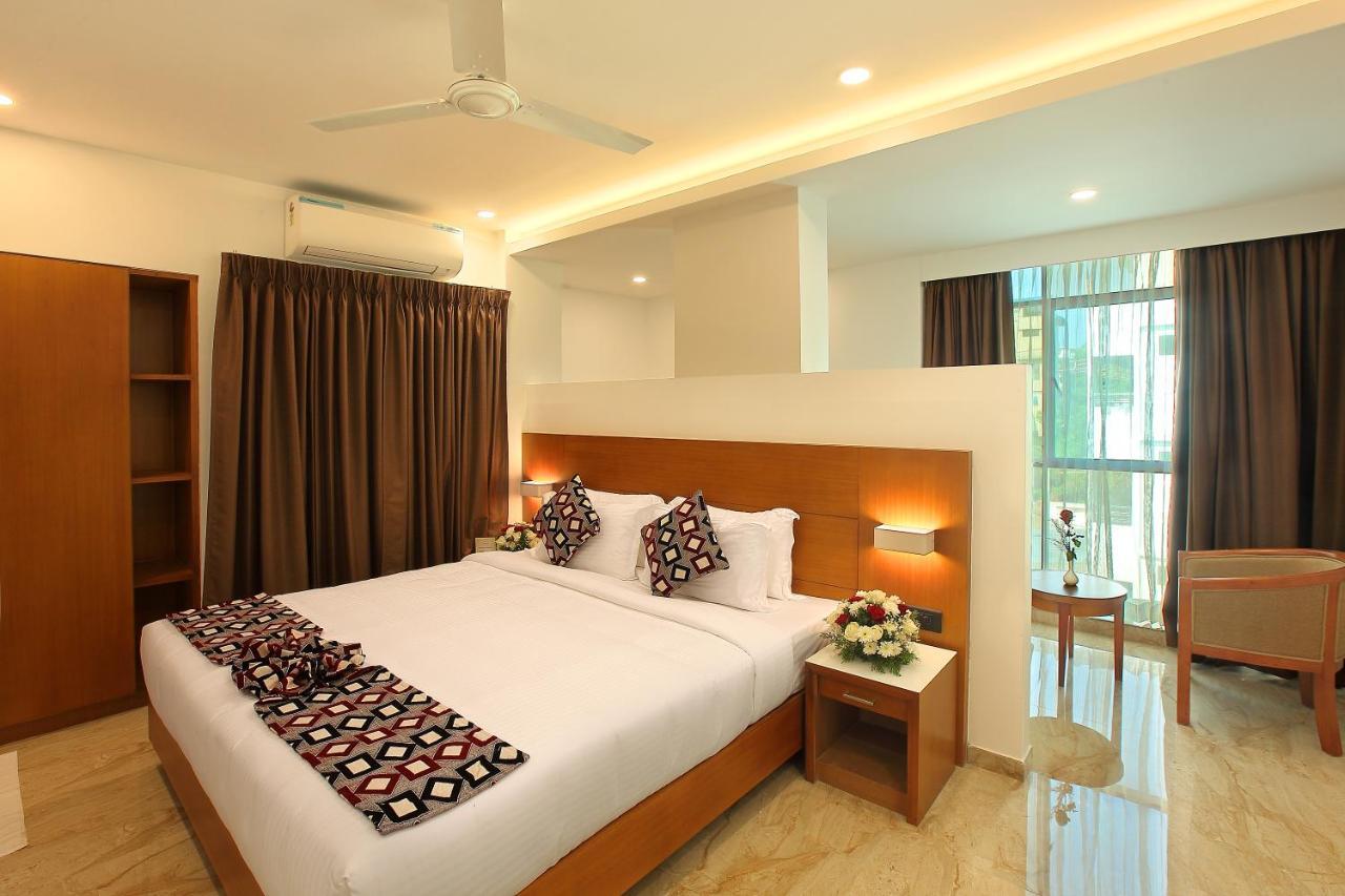 Hotel Amala Pathanamthitta Exterior photo