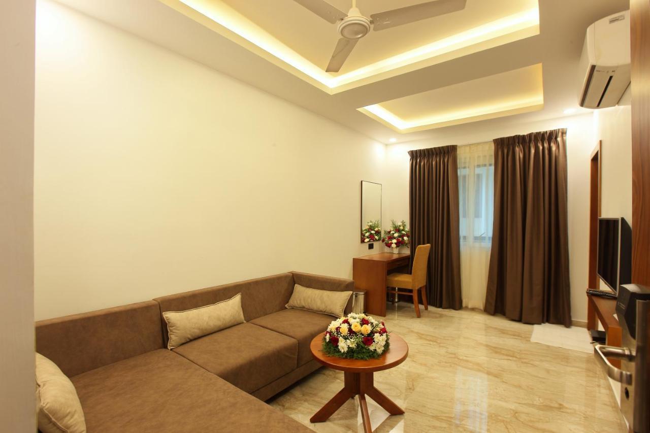 Hotel Amala Pathanamthitta Exterior photo
