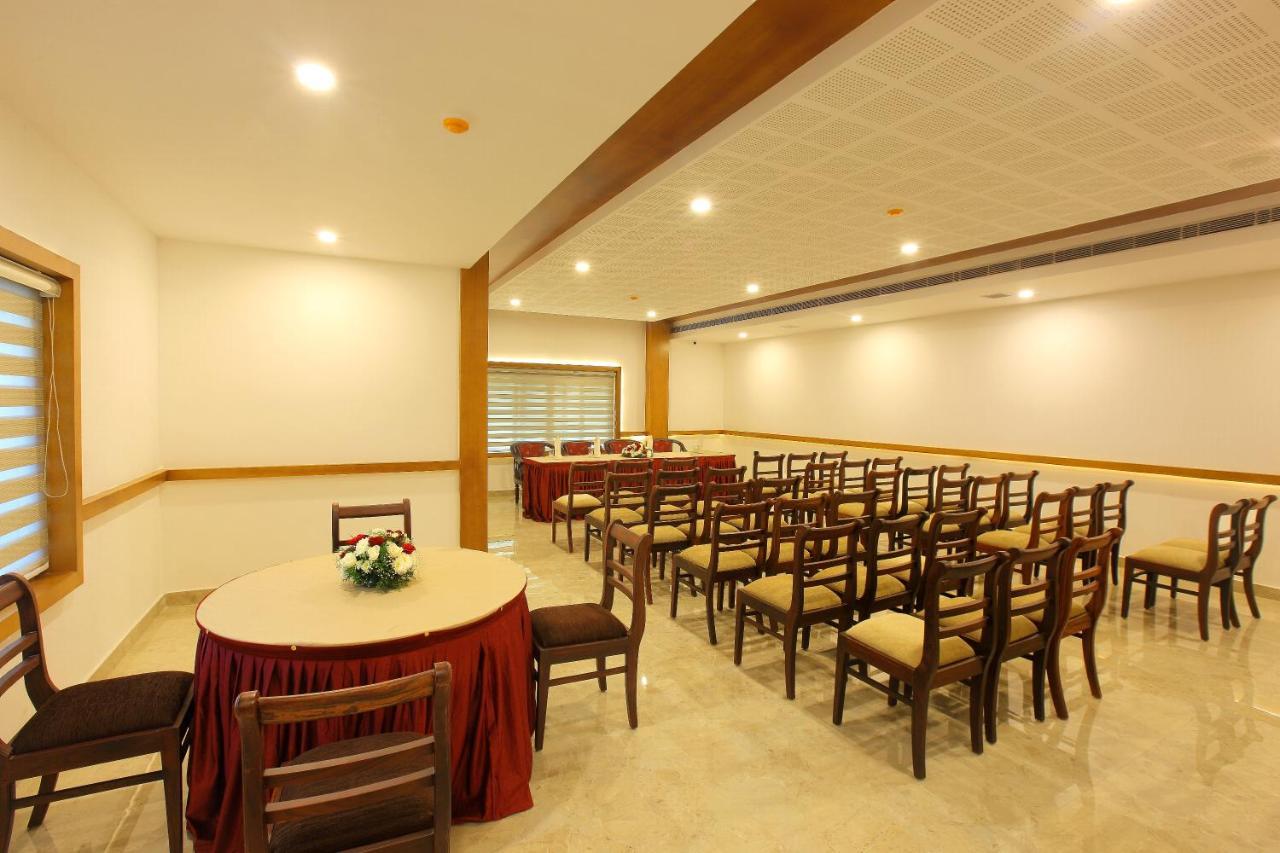 Hotel Amala Pathanamthitta Exterior photo