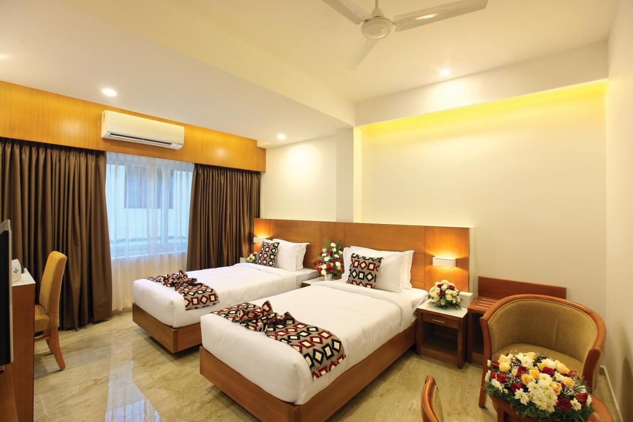Hotel Amala Pathanamthitta Exterior photo