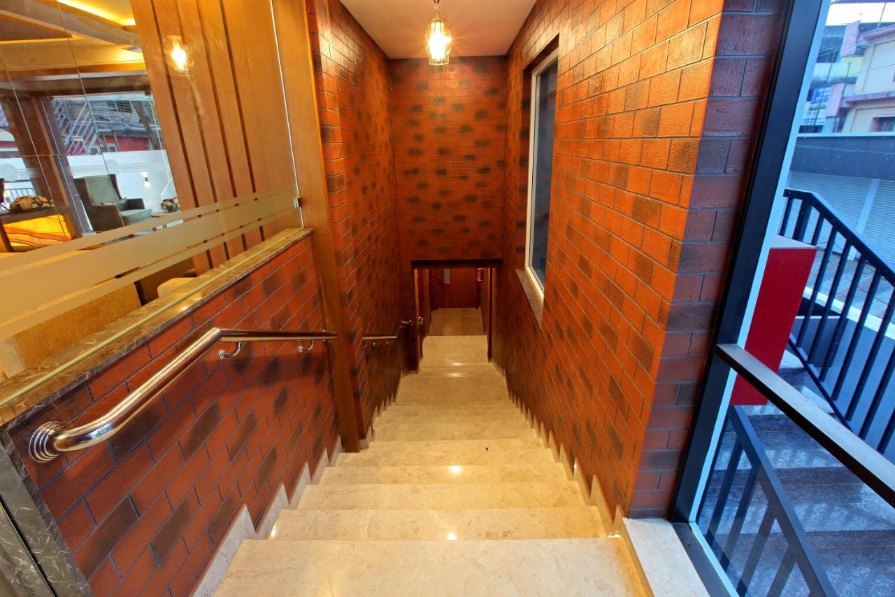 Hotel Amala Pathanamthitta Exterior photo